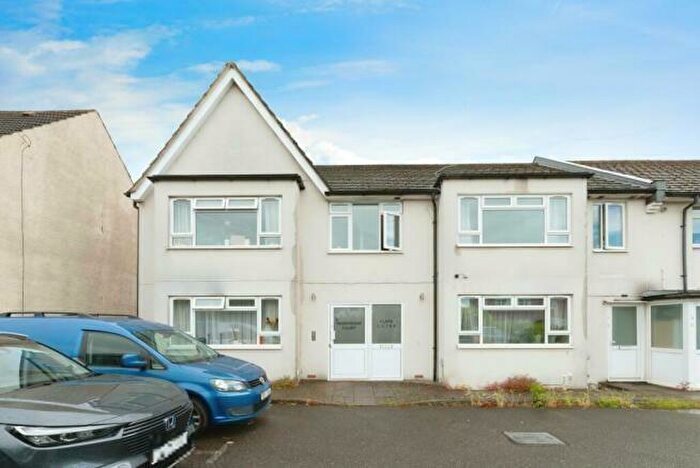 2 Bedroom Flat To Rent In Ruxley Lane, West Ewell, Epsom, KT19