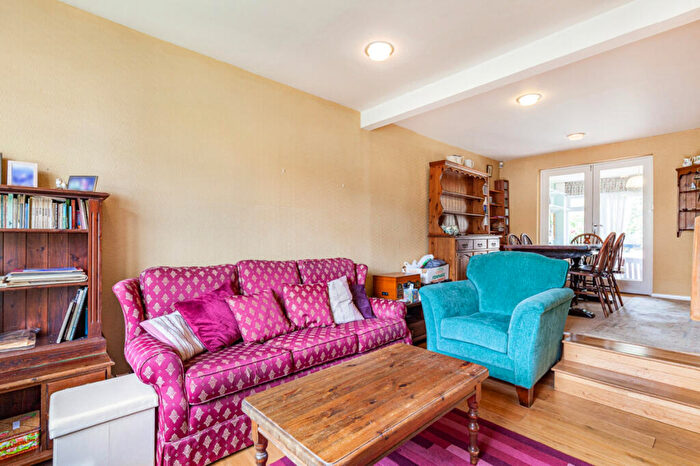 3 Bedroom Semi-Detached House For Sale In St Omer Road, Oxford, OX4