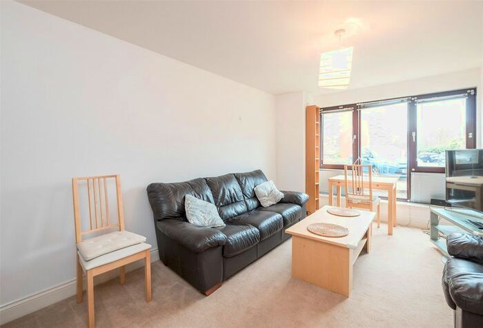1 Bedroom Flat To Rent In Hermand Crescent, Edinburgh, EH11