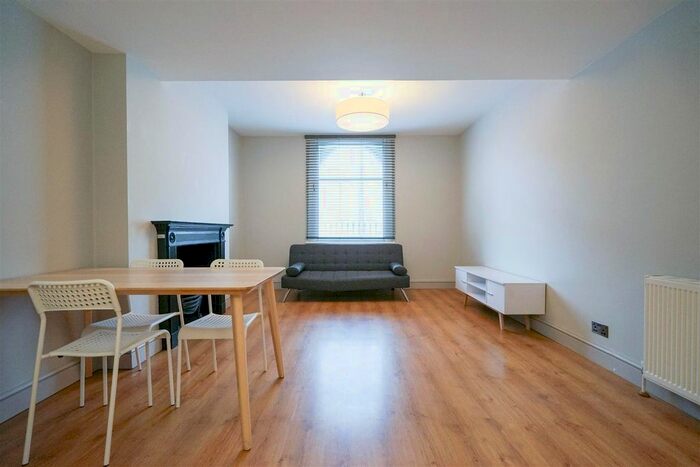 3 Bedroom Flat To Rent In Parkway, Regents Park, NW1