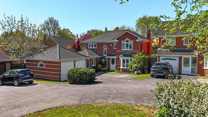 4 Bedroom Detached House For Sale In Hunters Chase, Caversham, Reading, RG4