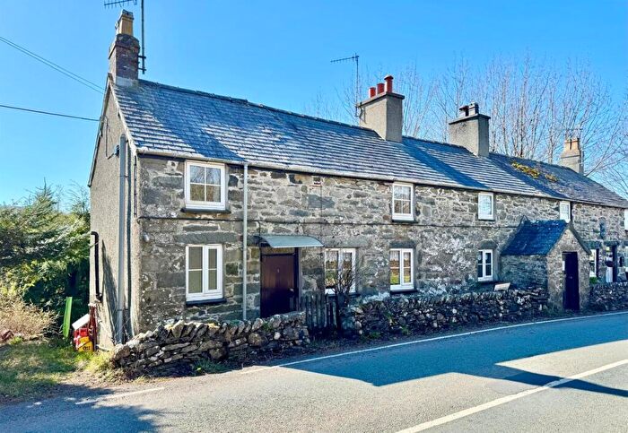 4 Bedroom Semi-Detached House For Sale In Pentrefoelas, Betws-Y-Coed, LL24