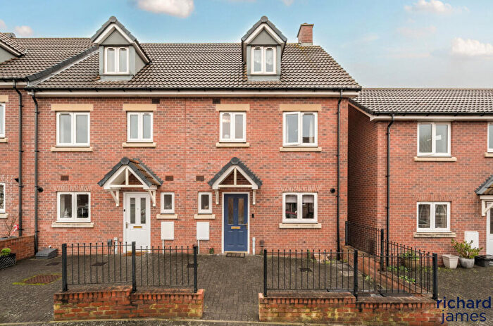 4 Bedroom Terraced House For Sale In Malone Avenue, St. Andrews Ridge, Swindon, SN25