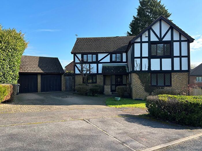 5 Bedroom Detached House To Rent In Fairacres, Tadworth, KT20