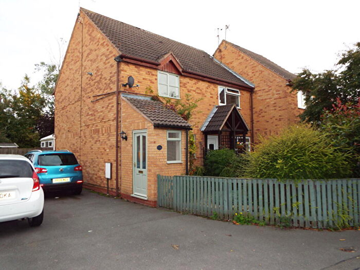 2 Bedroom Town House To Rent In Herons Court, Gamston, NG2