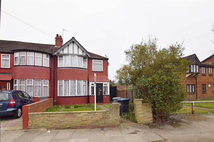 3 Bedroom End Of Terrace House For Sale In Lancelot Road, Wembley, Middlesex, HA0