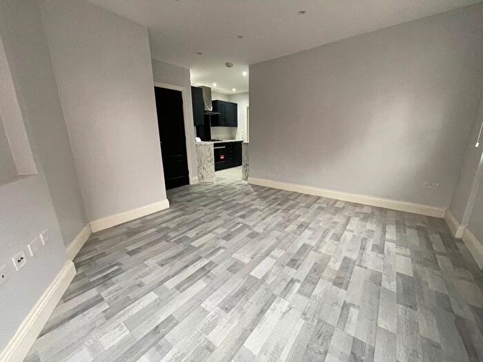 1 Bedroom Flat To Rent In Flat D, Harrow Road, Kensal Green, NW10