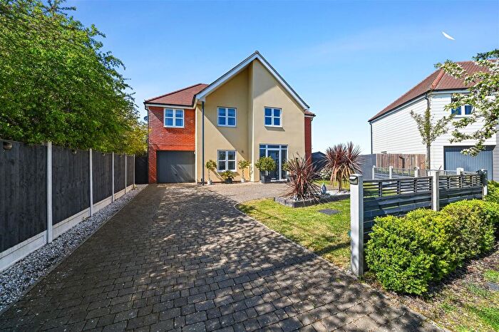 6 Bedroom Detached House For Sale In Wilson Close, Tendring, CO16