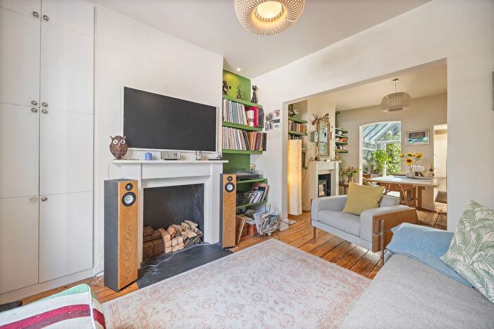 2 Bedroom Property For Sale In Peach Road, Queen's Park Estates, W10
