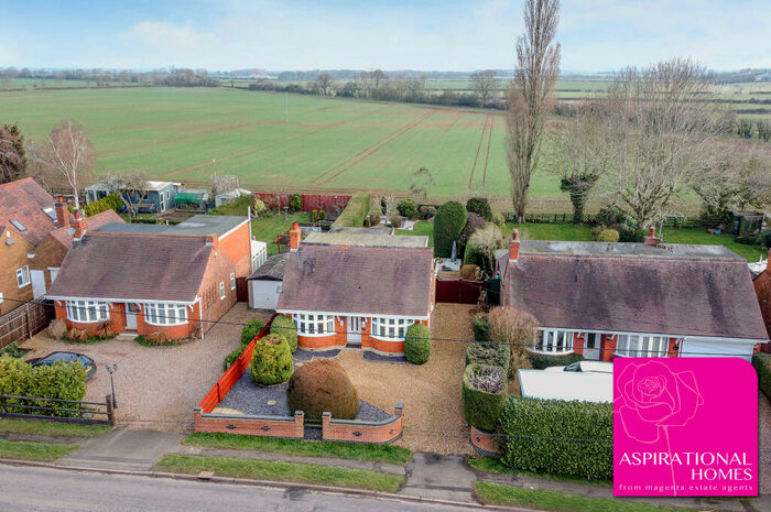 3 Bedroom Detached House For Sale In Newton Road, Rushden, NN10