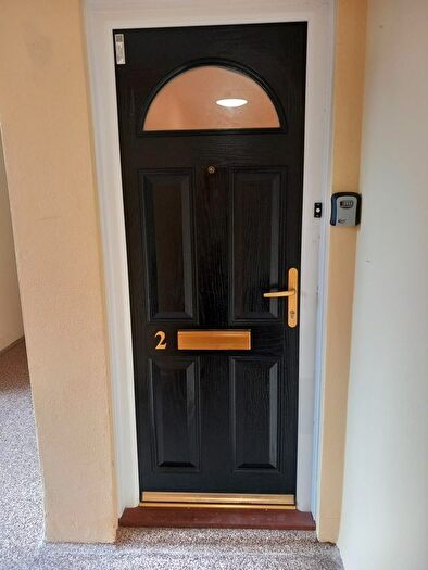 1 Bedroom Flat To Rent In Hameldown Way, Newton Abbot, TQ12