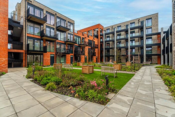 1 Bedroom Penthouse For Sale In Campfield Road, St. Albans, Hertfordshire, AL1