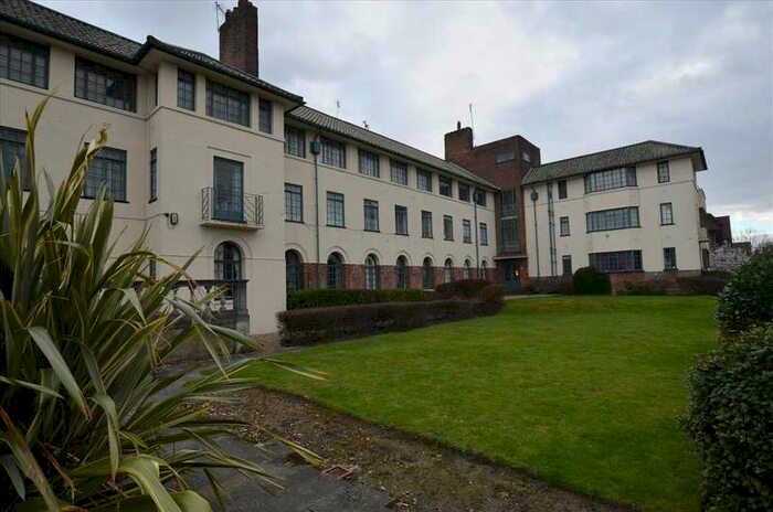 Flat To Rent In The Pantiles, Finchley Road, Temple Fortune, NW11