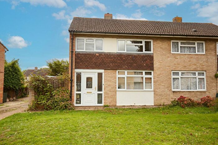 3 Bedroom Semi-Detached House For Sale In Mirfield Road, Witney, OX28
