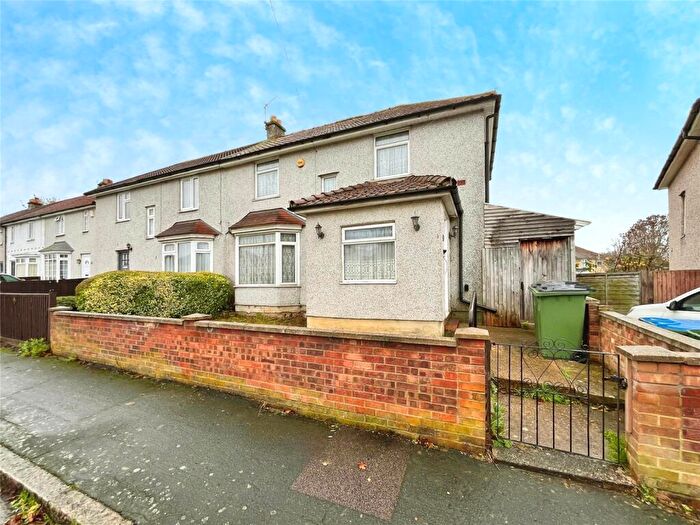 3 Bedroom End Of Terrace House For Sale In Kingsholm Gardens, London, SE9