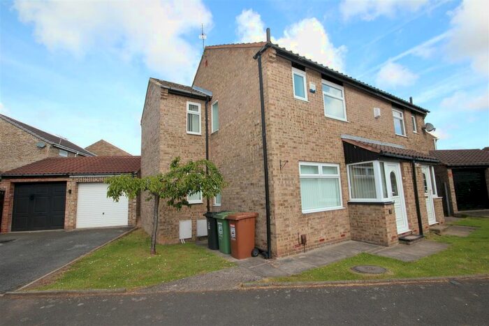 3 Bedroom Semi-Detached House To Rent In Mildenhall Close, South Fens, Hartlepool, TS25