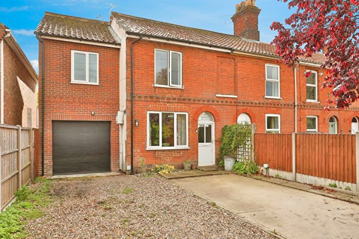 3 Bedroom Semi-Detached House For Sale In Norwich Road, Dereham, NR20