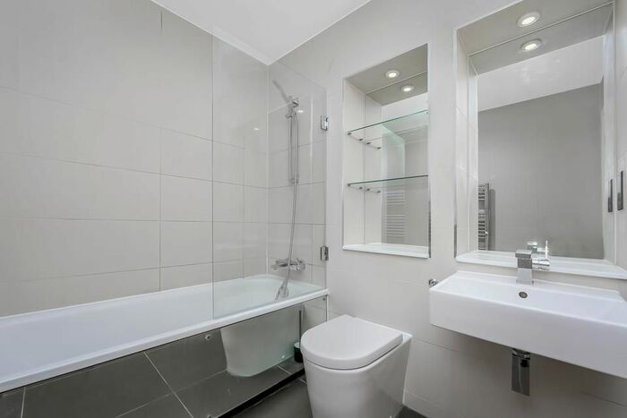 2 Bedroom Flat To Rent In Printers Road, London, SW9