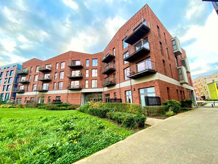 2 Bedroom Apartment To Rent In Walnut Tree Close, Guildford, GU1