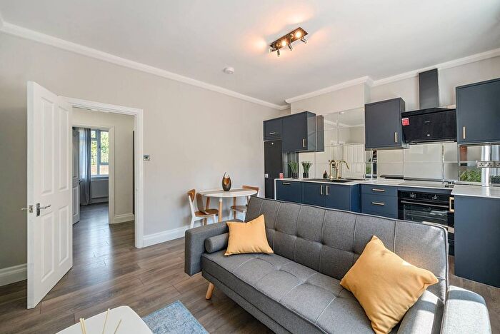 2 Bedroom Flat To Rent In Grange Park, Ealing, London, W5