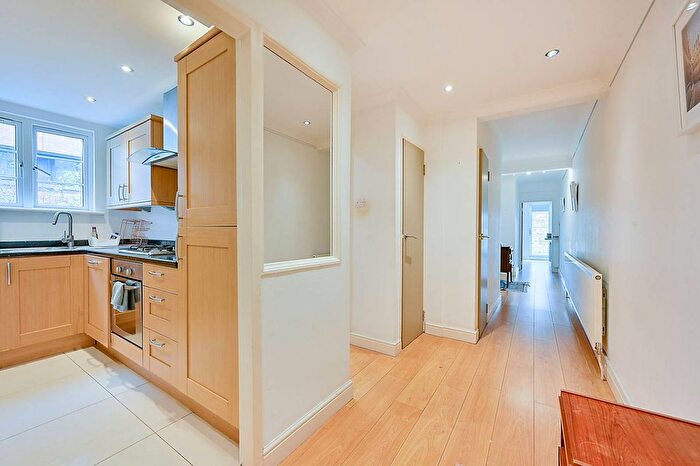 2 Bedroom Flat To Rent In Uxbridge Road, Ealing Broadway, London, W5