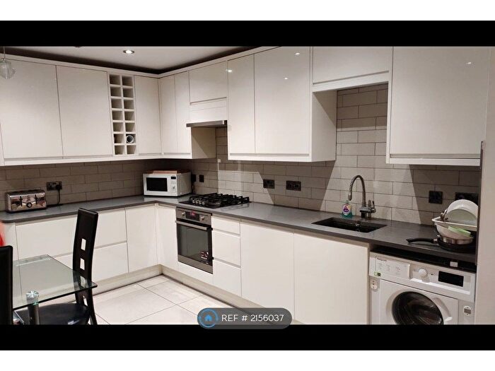 2 Bedroom Flat To Rent In West Ham Lane, London, E15