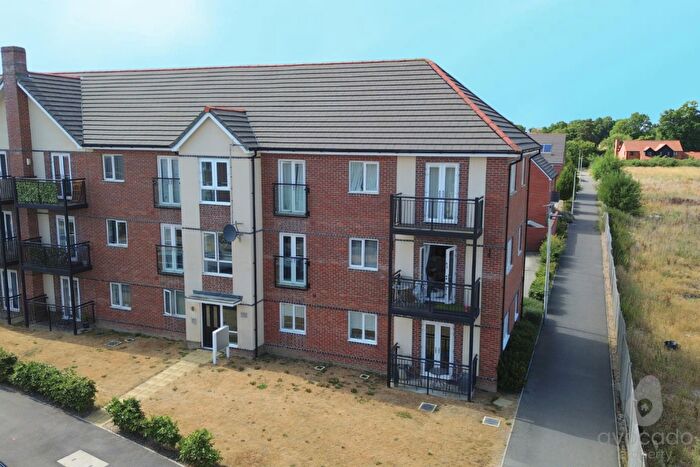 2 Bedroom Apartment For Sale In Fullbrook Avenue, Spencers Wood, Reading, Berkshire, RG7