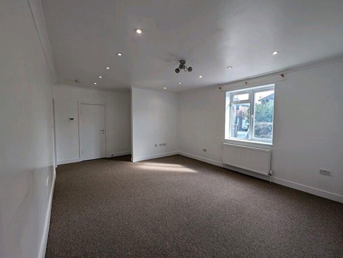 3 Bedroom Flat To Rent In Bryony Road, London, W12