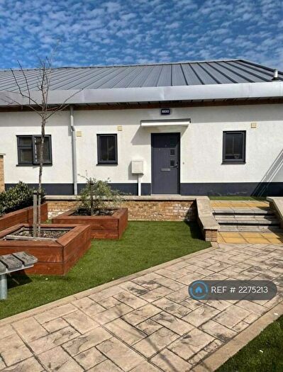 2 Bedroom Maisonette To Rent In Chequers Court, Dartford, DA1