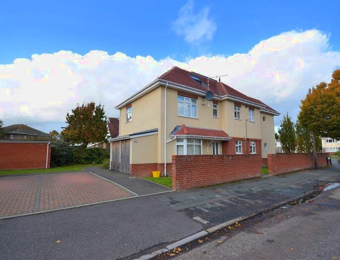 1 Bedroom Flat To Rent In Castle Lane West, Bournemouth, BH8