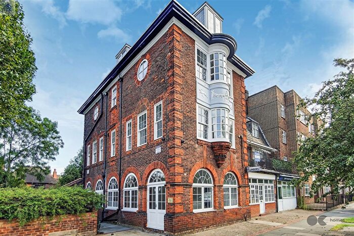 2 Bedroom Flat To Rent In Hare Hall Lane, Gidea Park, RM2