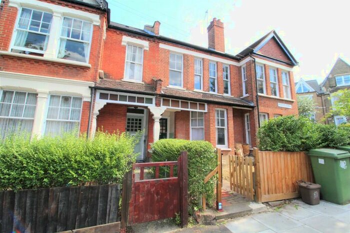 3 Bedroom Flat To Rent In Grove Hill Road, London, SE5