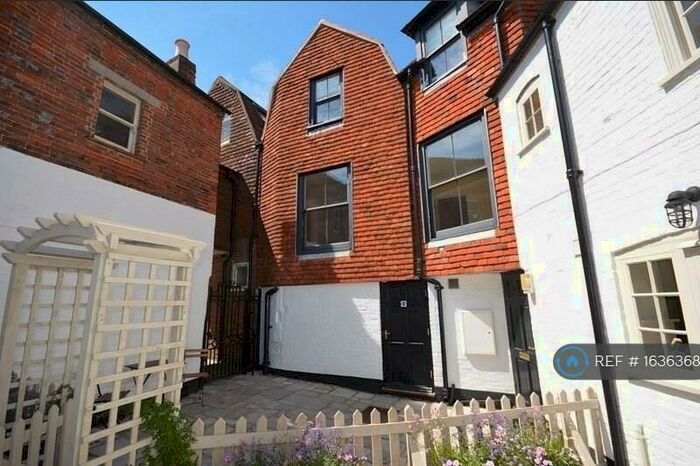 2 Bedroom Flat To Rent In Elgars Court, Lymington, SO41