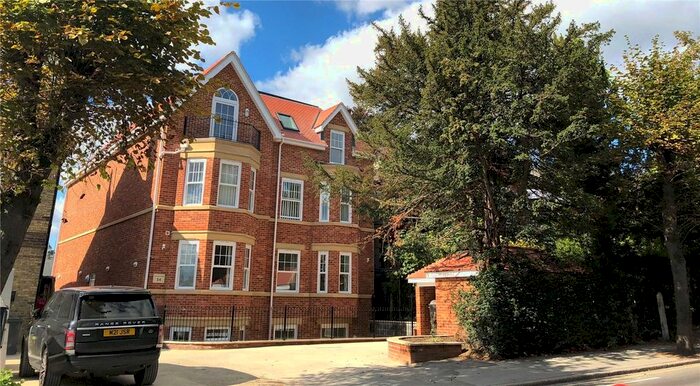 3 Bedroom Flat To Rent In South Park Hill Road, South Croydon, CR2