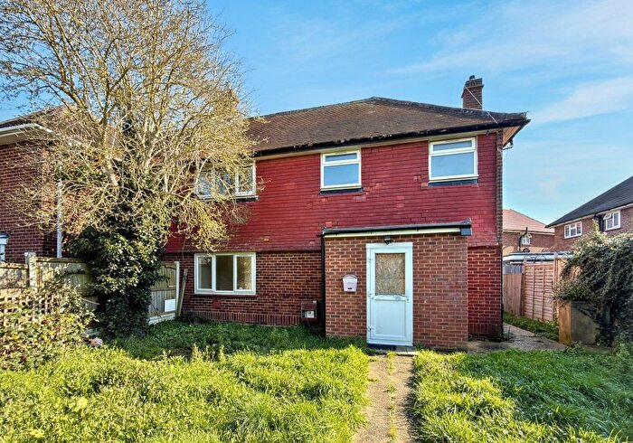 3 Bedroom Semi Detached House For Sale In Monarch Close, Feltham, Middlesex, TW14