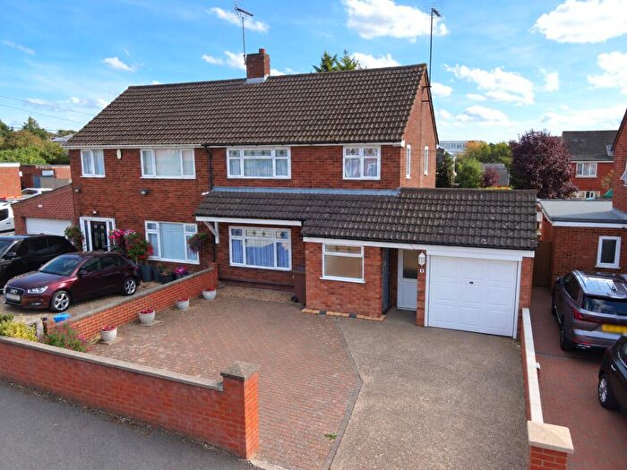 3 Bedroom Semi Detached House For Sale In Ashwell Avenue, Luton, Bedfordshire, LU3
