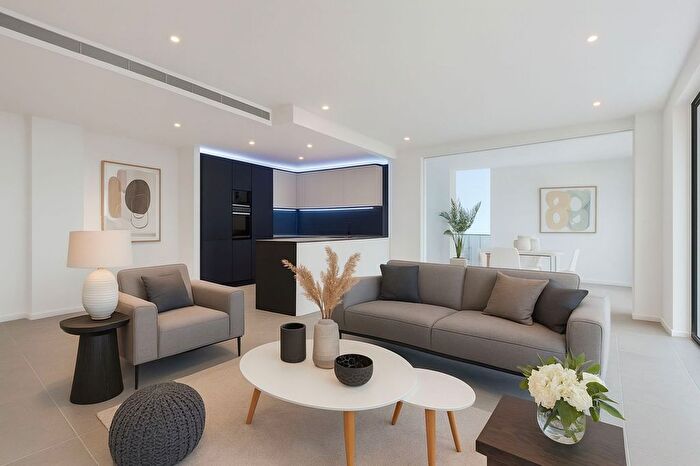 2 Bedroom Flat For Sale In Tower Hamlets, London, E14