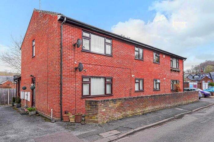 2 Bedroom Flat To Rent In Woodley Hill, Chesham, HP5
