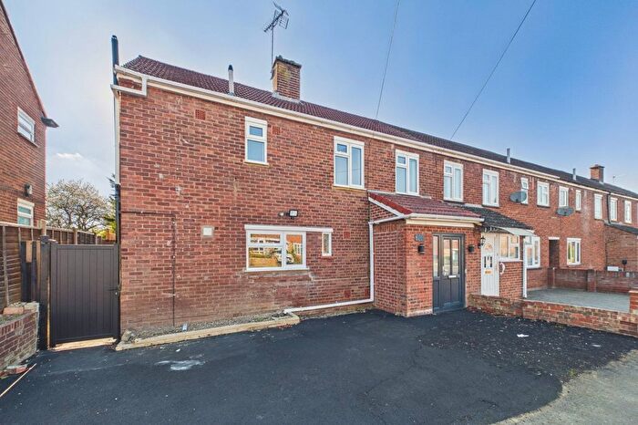 3 Bedroom End Terrace House For Sale In Larchfield Road, Maidenhead, Berkshire, SL6