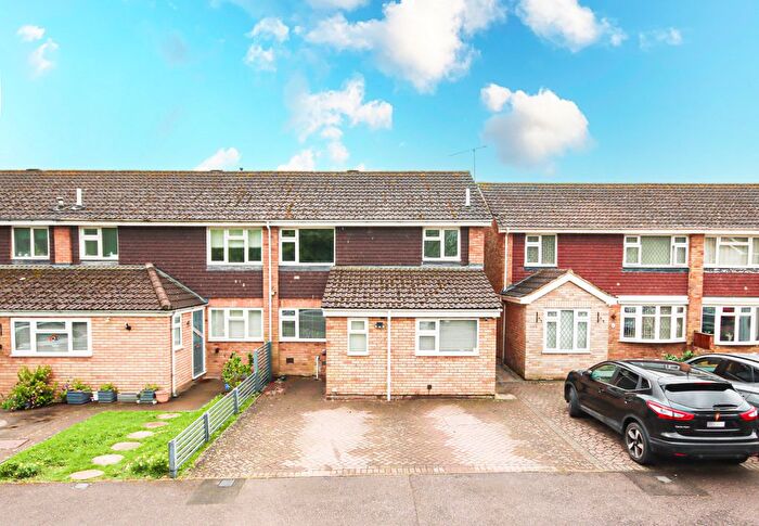 3 Bedroom End Of Terrace House For Sale In Long Meadow, Markyate, St. Albans, AL3