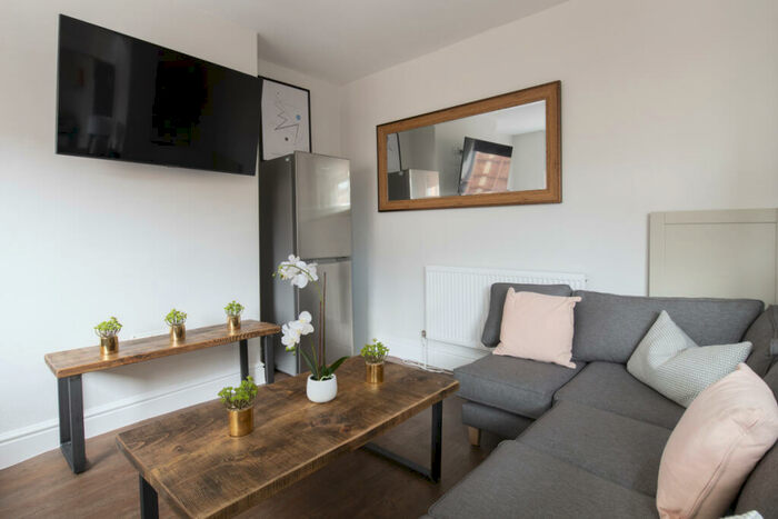 6 Bedroom Property To Rent In Johnson Road, Nottingham, NG7