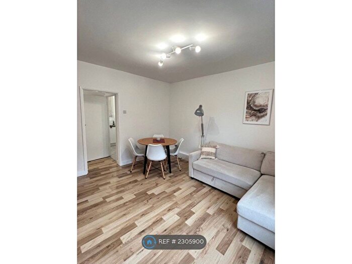 2 Bedroom Flat To Rent In Martin House, London, SE1