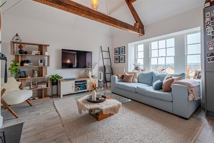 1 Bedroom Flat For Sale In Bath Road, Keynsham, Bristol, BS31