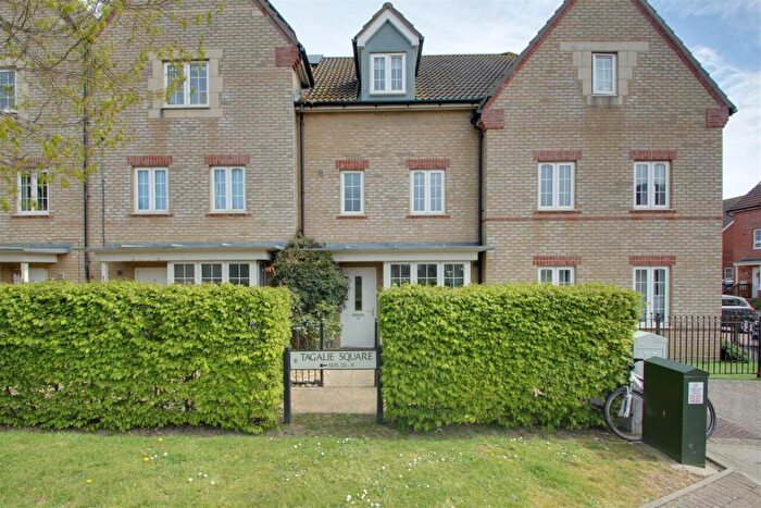 4 Bedroom Town House To Rent In Tagalie Square, Worthing, BN13