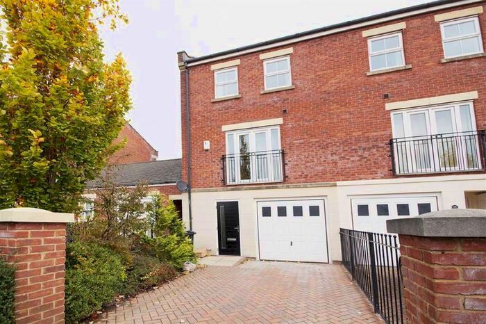 3 Bedroom Terraced House To Rent In Hutton Gate, Harrogate, North Yorkshire HG2