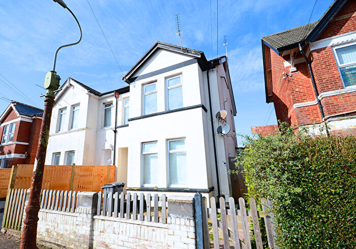 3 Bedroom Maisonette For Sale In Fortescue Road, Bournemouth, BH3
