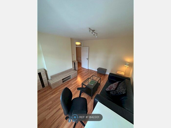 1 Bedroom Flat To Rent In Tooting Bec, London, SW16