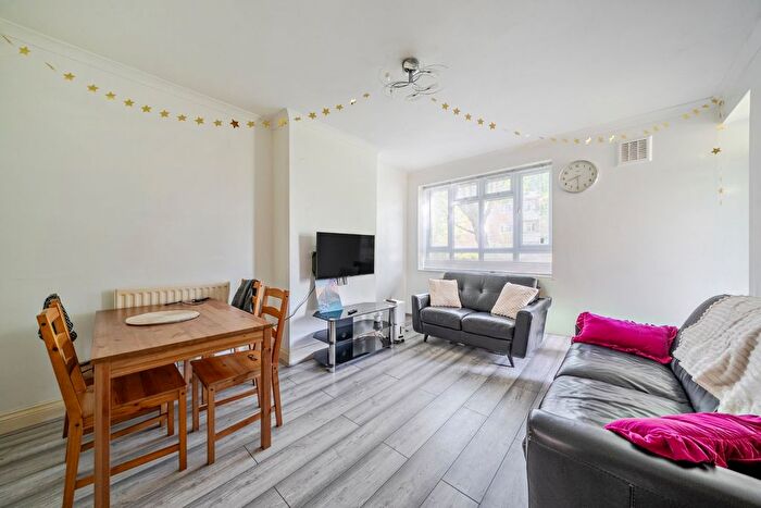 3 Bedroom Flat To Rent In Weir Road, Balham, London, SW12