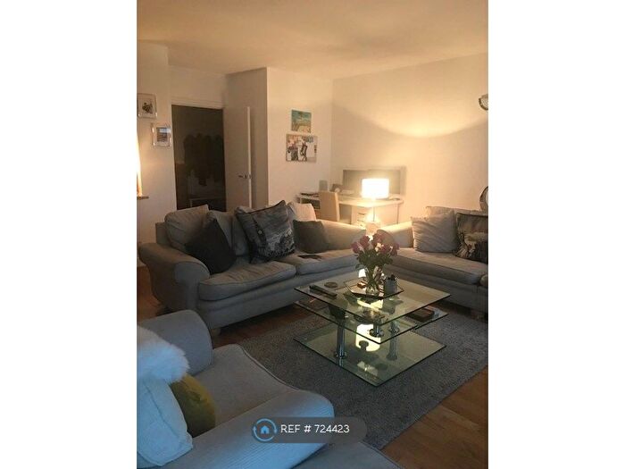 2 Bedroom Flat To Rent In Dundee Wharf, London, E14