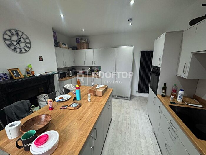 9 Bedroom House To Rent In Belle Vue Road, Leeds, LS3